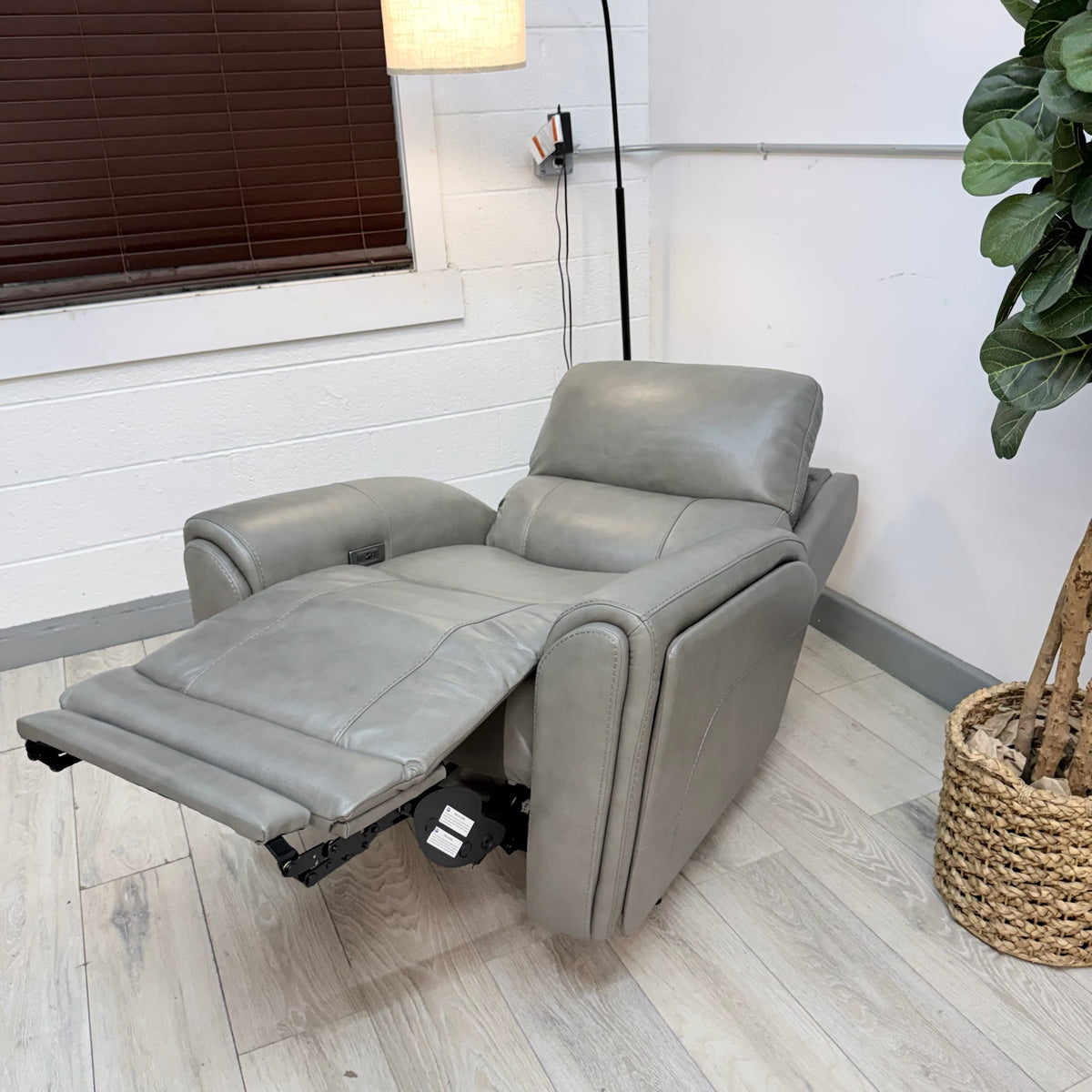 Barcalounger Hollis Leather Zero Gravity Power Recliner with Power Headrest - Gray