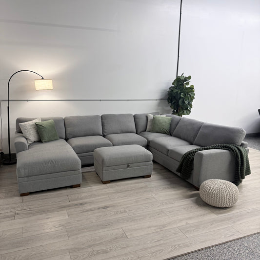 Thomasville Langdon Fabric sectional In Grey