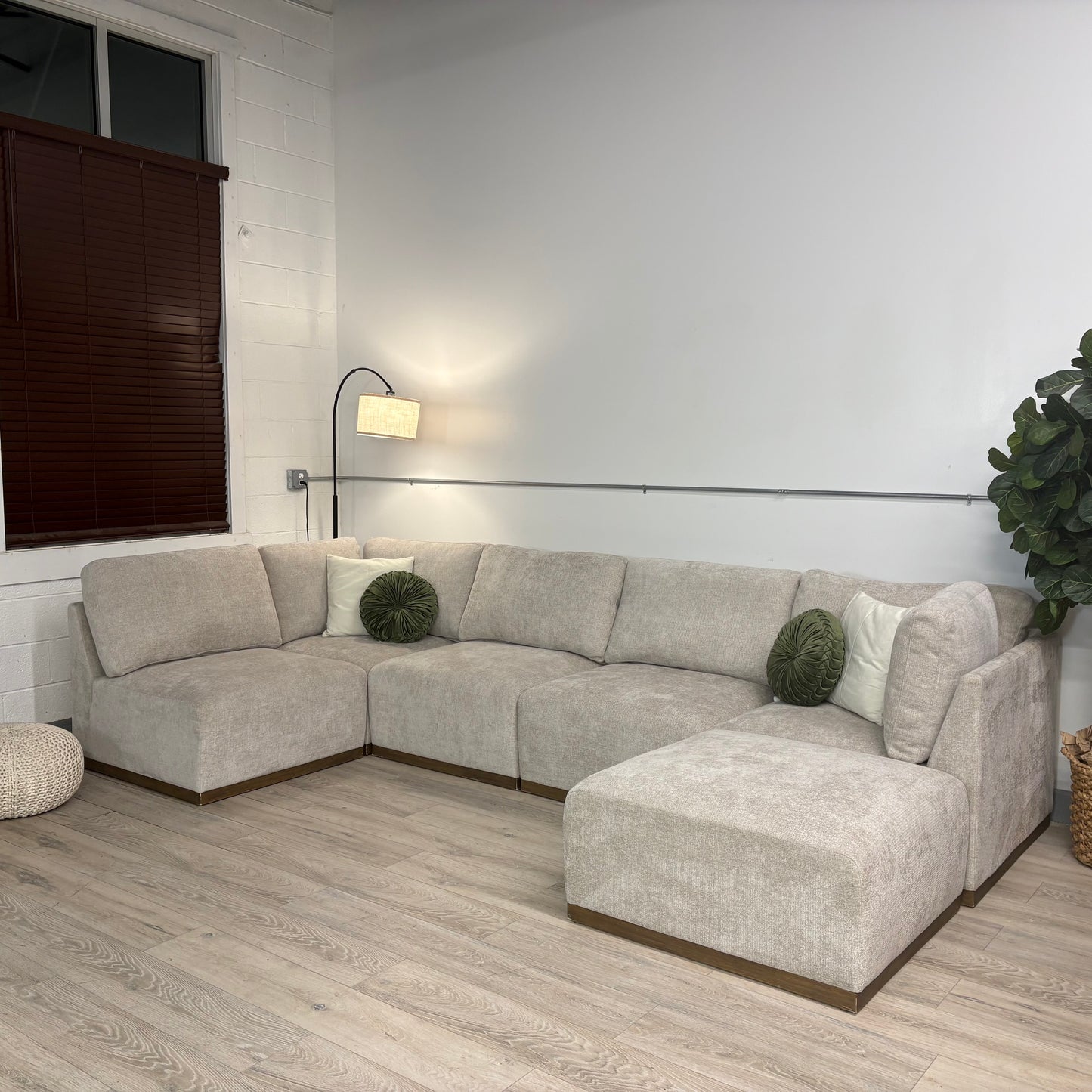 Henredon Murphy Fabric 6-piece Modular Sectional with Ottoman, Beige