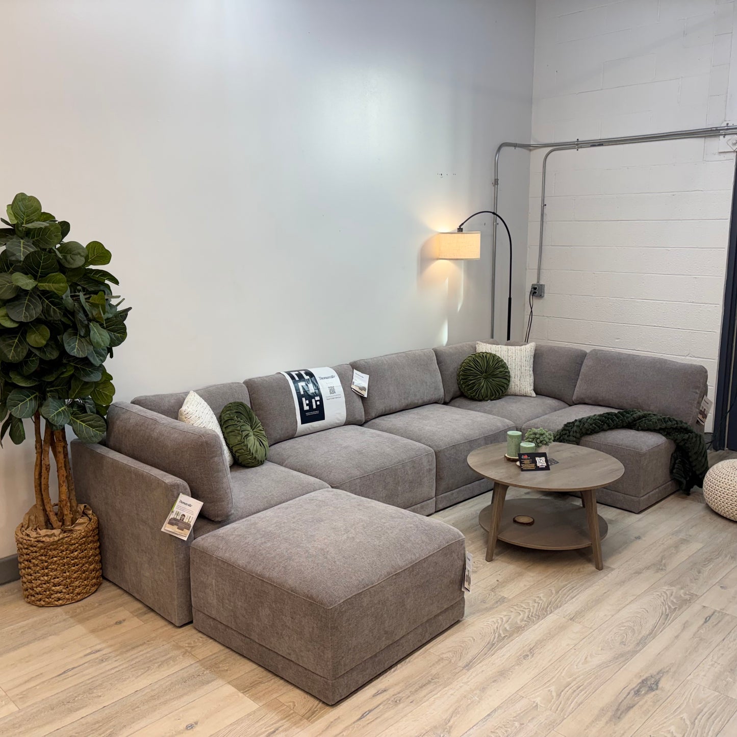 Thomasville Fallon Modular Sectional 6-piece Gray with Ottoman