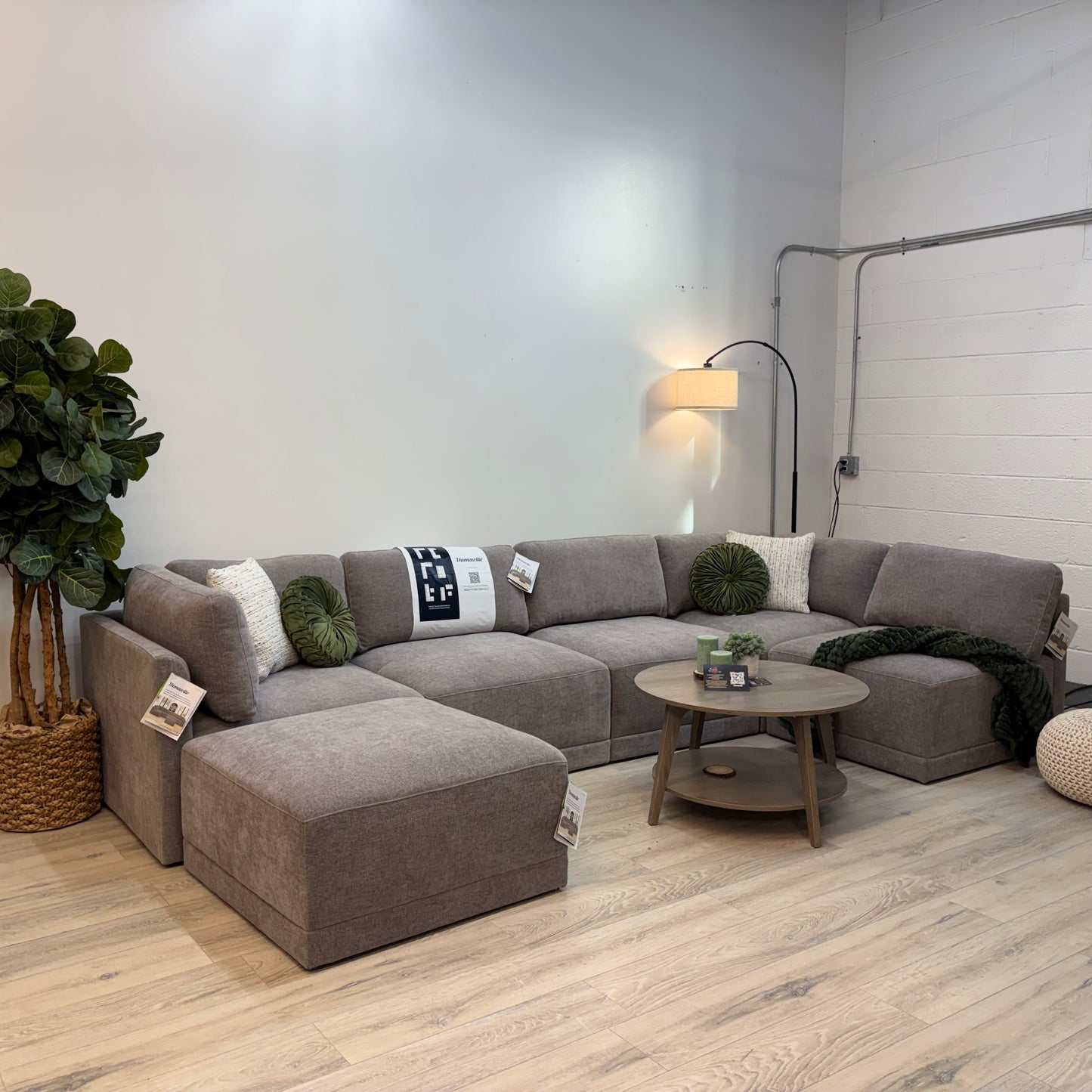 Thomasville Fallon Modular Sectional 6-piece Gray with Ottoman