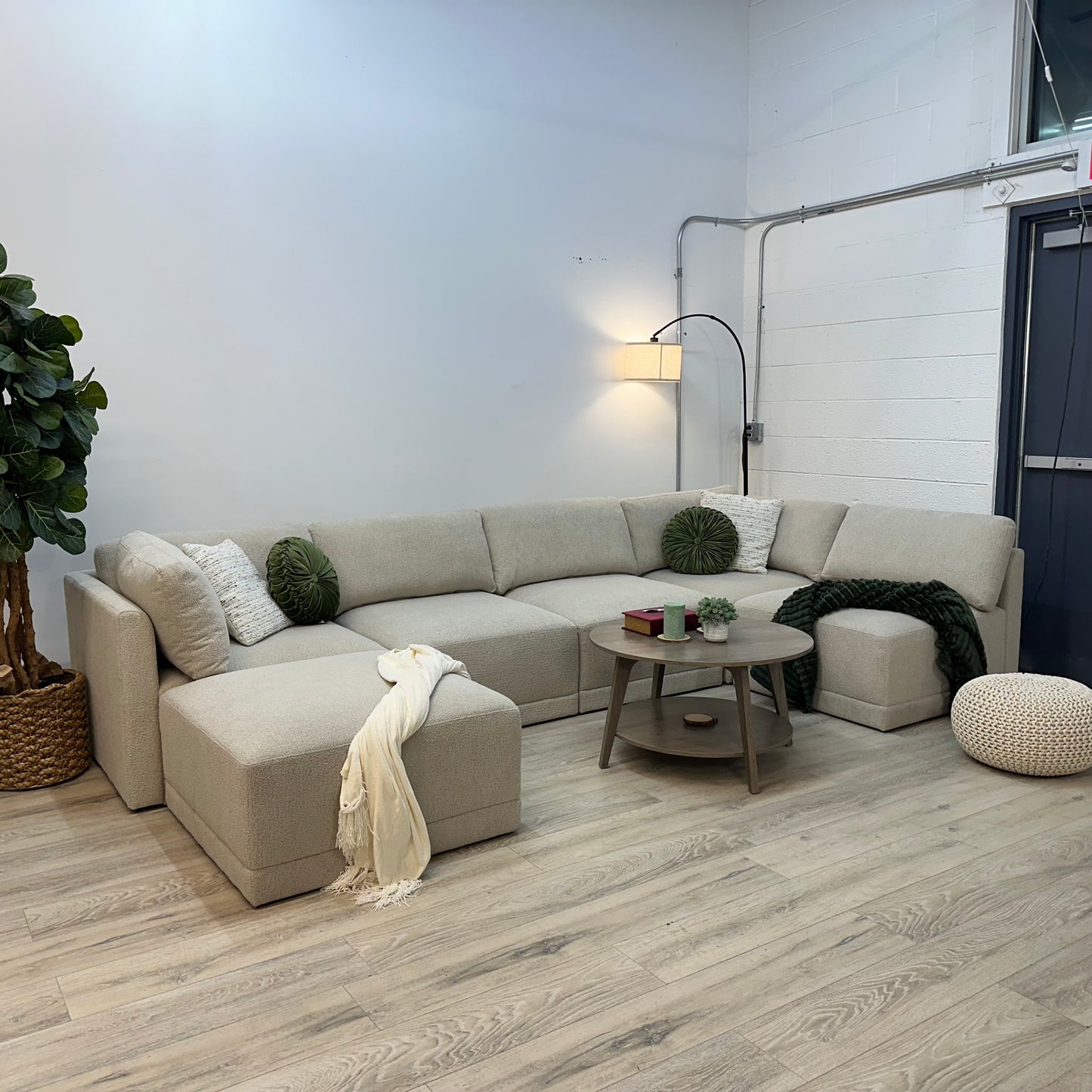 Thomasville Fallon Modular Sectional 6-piece Gray with Ottoman