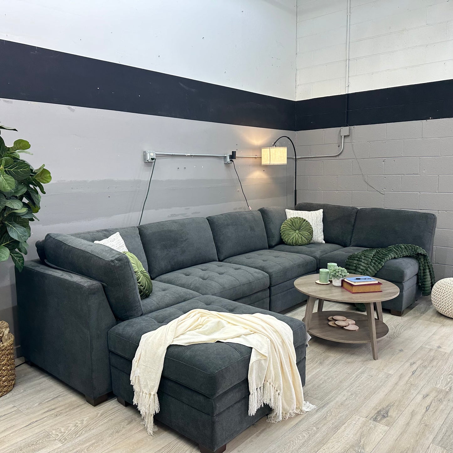 Thomasville Tisdale Modular Sectional 6-piece Dark Gray with Storage Ottoman