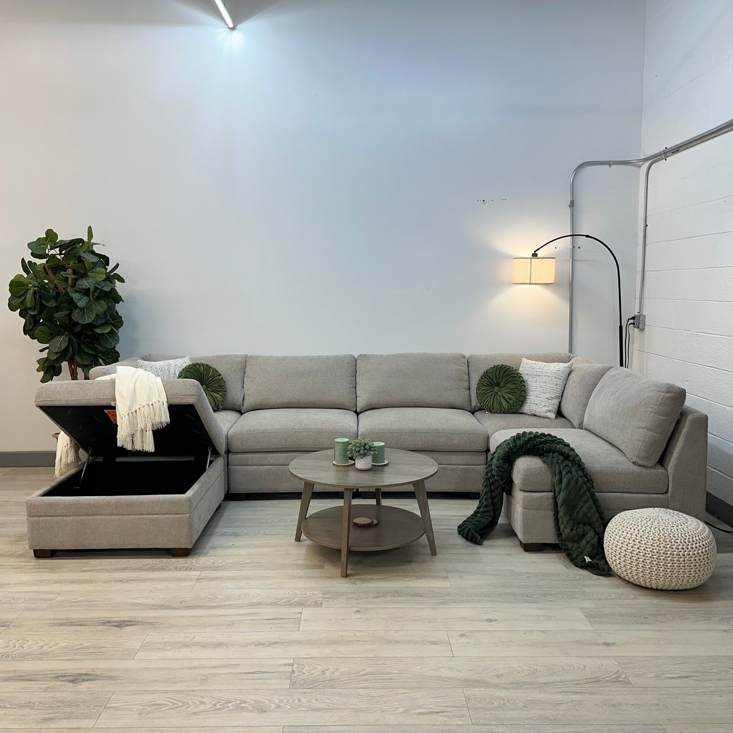 Thomasville Tisdale Modular Sectional 6-piece Taupe with Storage Ottoman