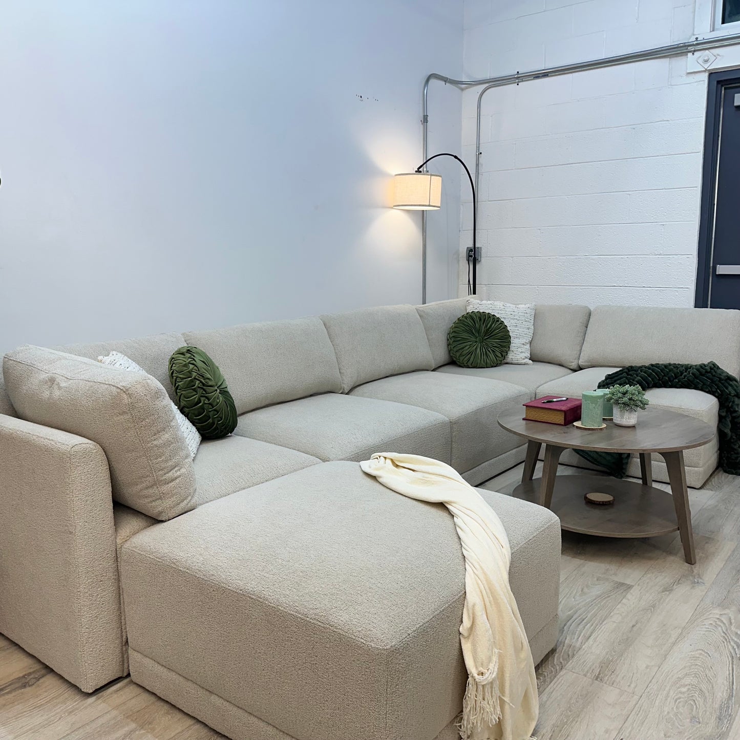 Thomasville Fallon Modular Sectional 6-piece Gray with Ottoman