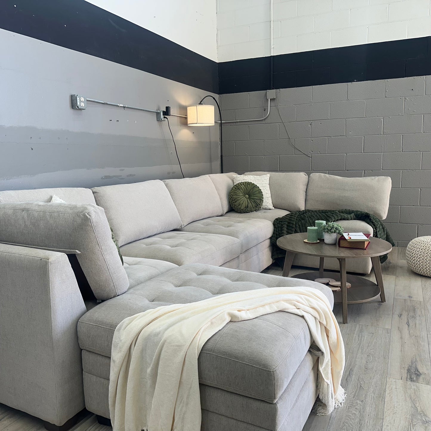 Thomasville Tisdale Modular Sectional 6-piece Beige with Storage Ottoman