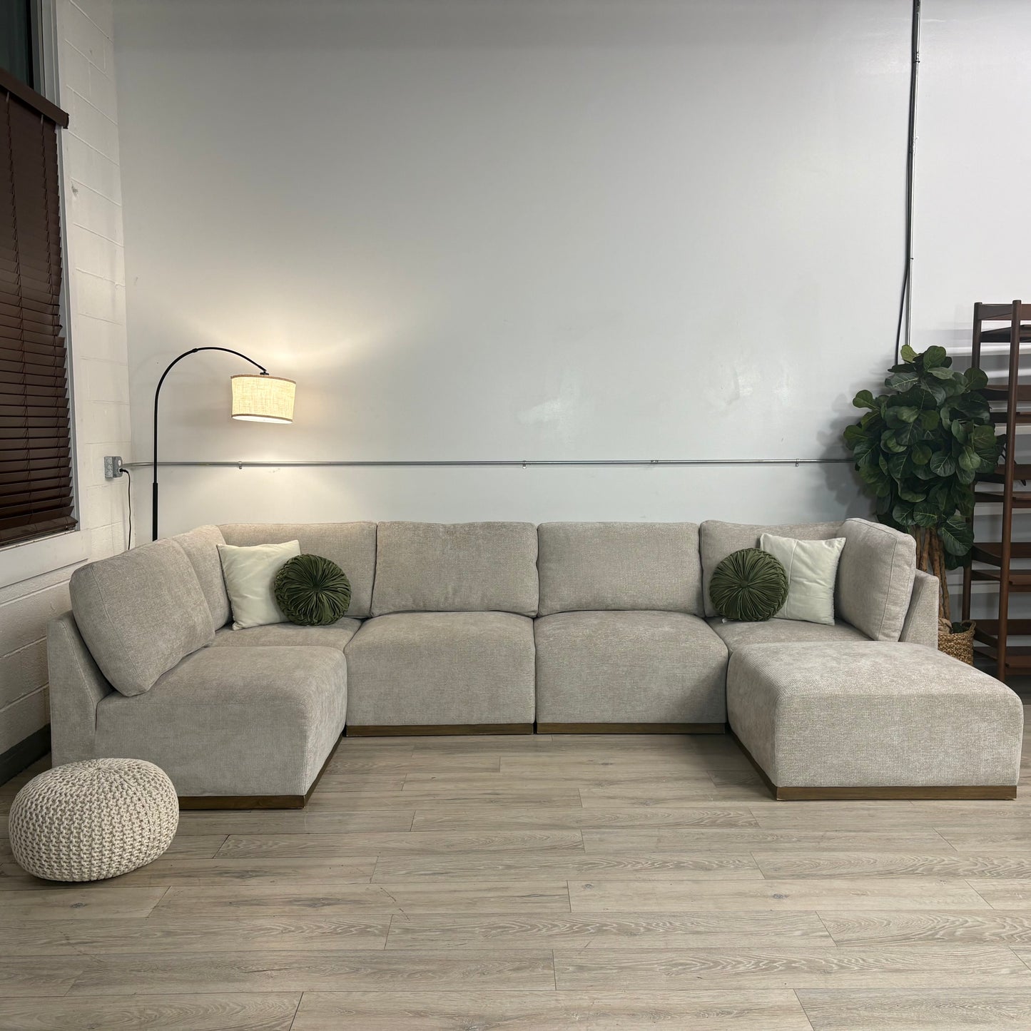 Henredon Murphy Fabric 6-piece Modular Sectional with Ottoman, Beige