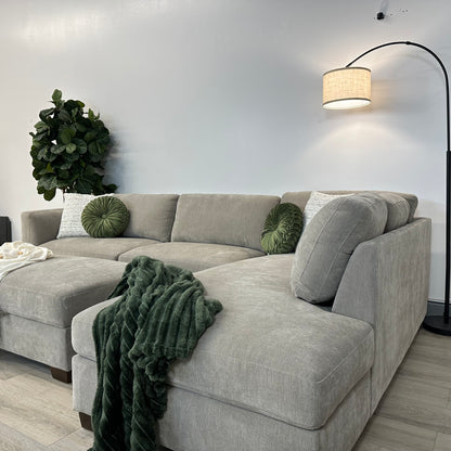 Thomasville Walsen Sectional with Storage Ottoman