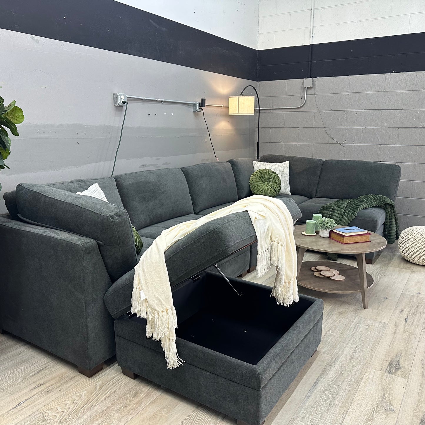 Thomasville Tisdale Modular Sectional 6-piece Dark Gray with Storage Ottoman