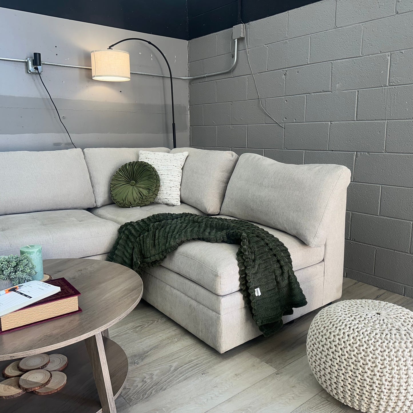 Thomasville Tisdale Modular Sectional 6-piece Beige with Storage Ottoman