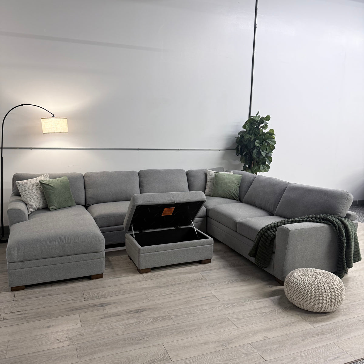Thomasville Langdon Fabric sectional In Grey