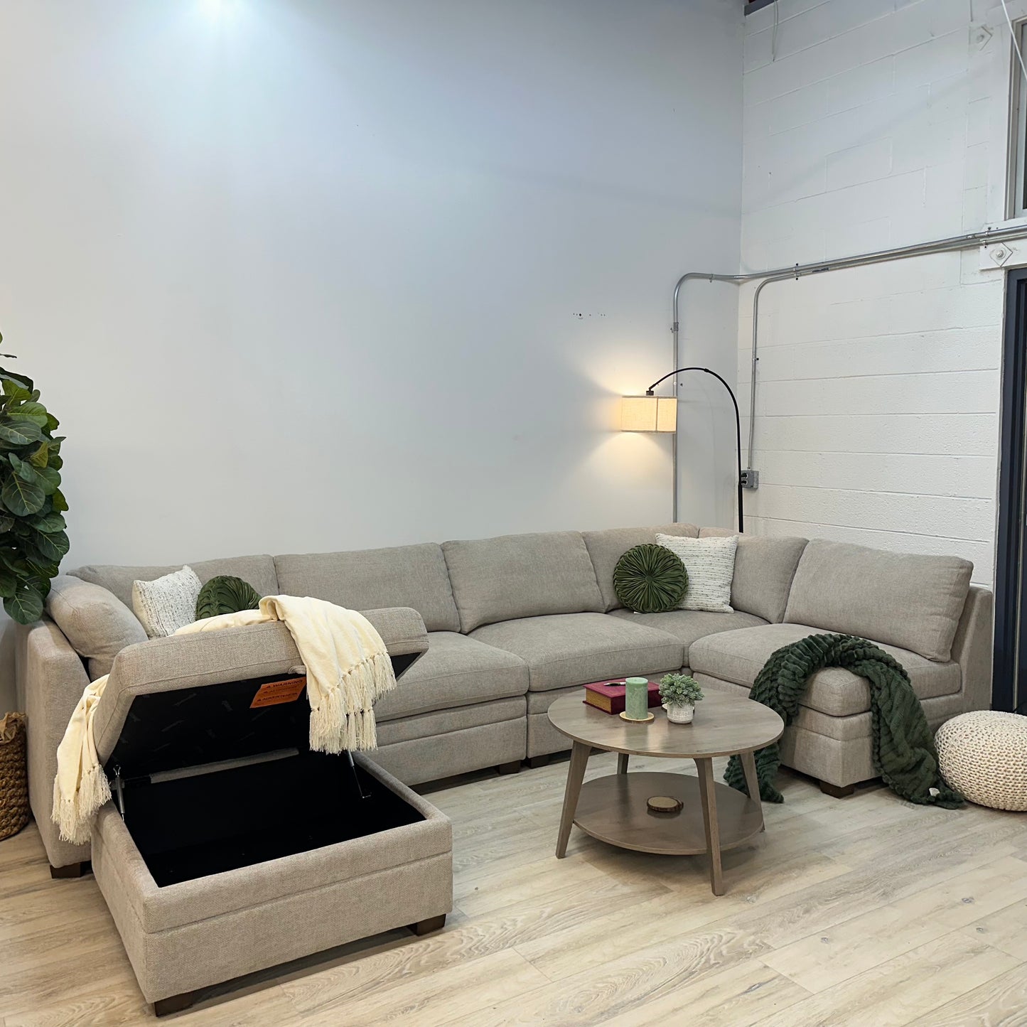 Thomasville Tisdale Modular Sectional 6-piece Taupe with Storage Ottoman