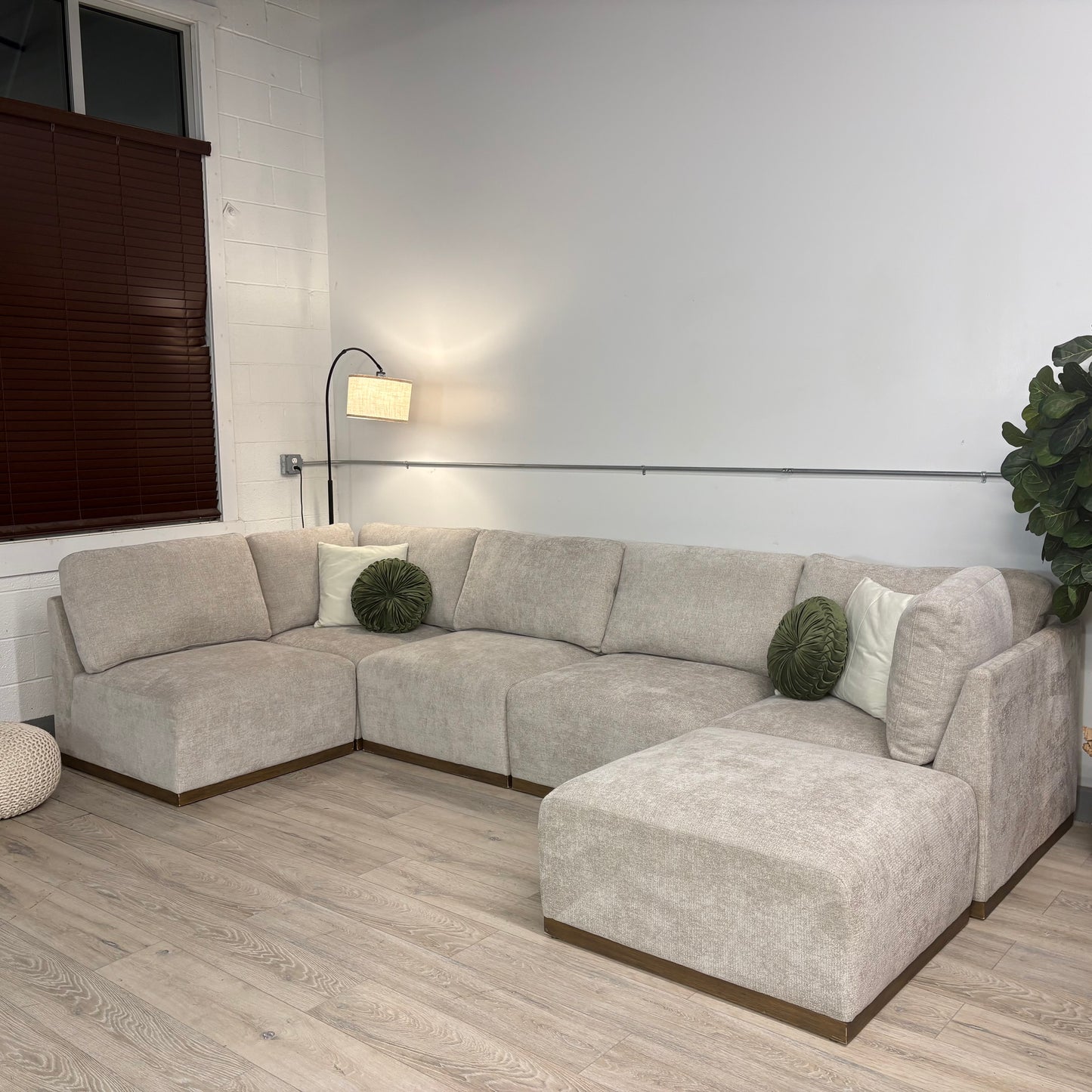 Henredon Murphy Fabric 6-piece Modular Sectional with Ottoman, Beige