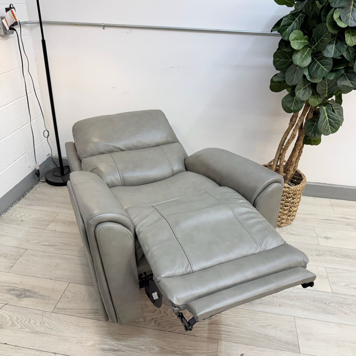 Barcalounger Hollis Leather Zero Gravity Power Recliner with Power Headrest - Gray